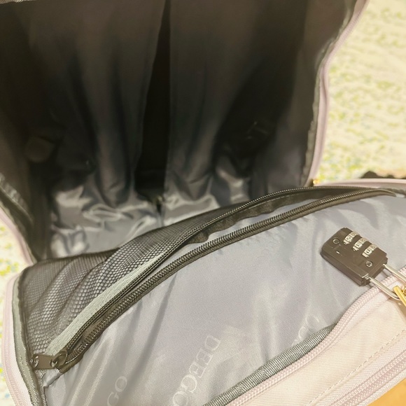 Carryon / backpack / airport small  luggage - Picture 2 of 10